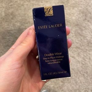 Estée Lauder double wear stay-in-place makeup 3C2 Pebble